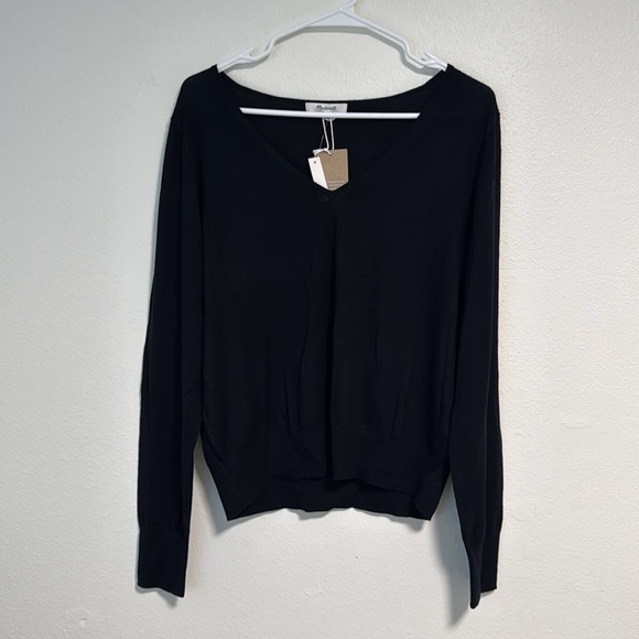 Madewell Merino Wool-Silk Blend V-Neck Sweater in True Black - Picture 5 of 9